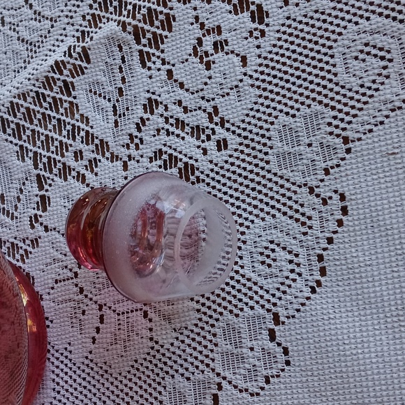 VTG Pink Decanter with 3 glasses - Picture 2 of 8